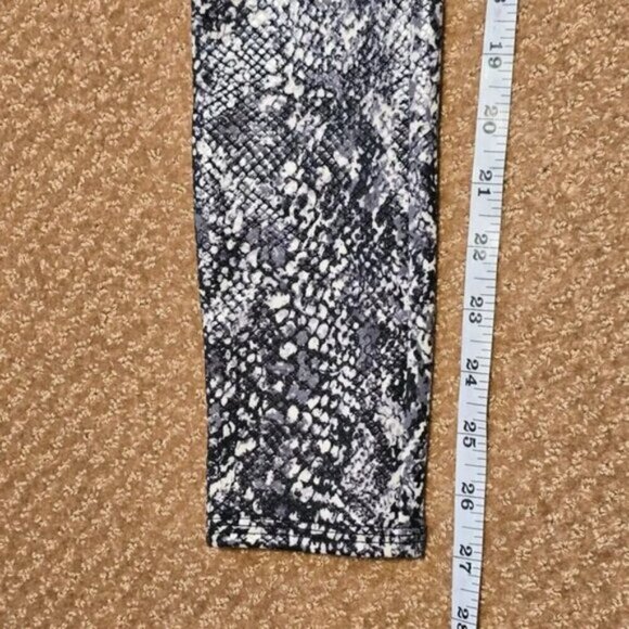 SPANX Faux‎ Leather Snake Shine Leggings - Size Small - Picture 7 of 8